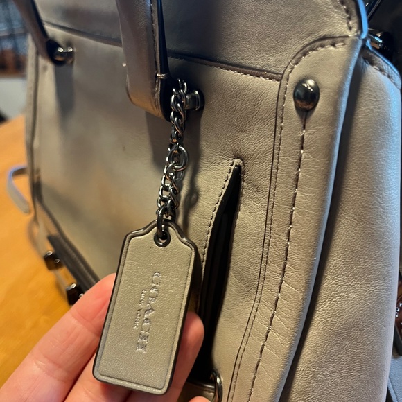 Authentic Grey Coach Medium Swagger Bag - Picture 2 of 16